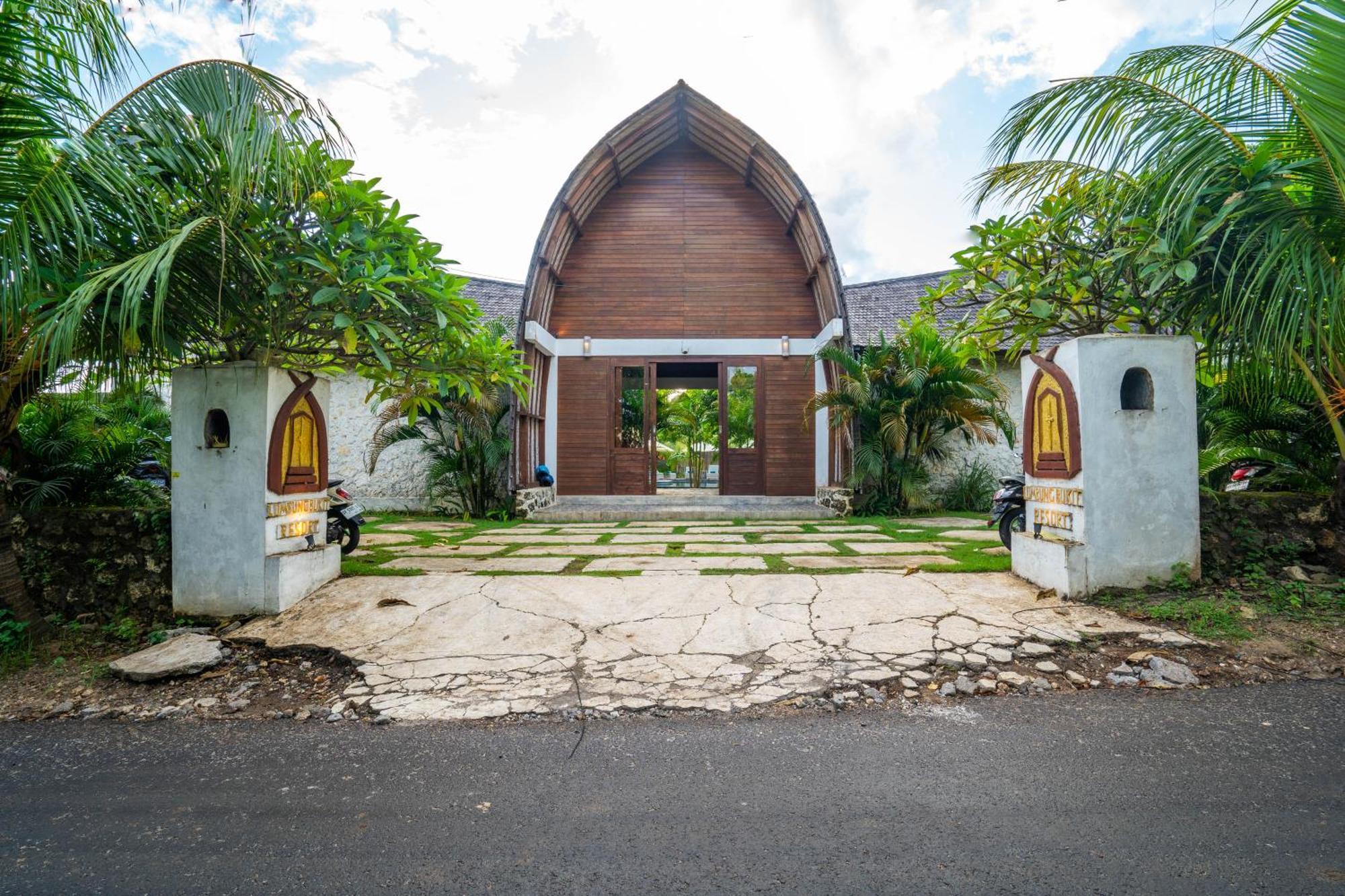 Lumbung Bukit Resort Uluwatu Exterior photo